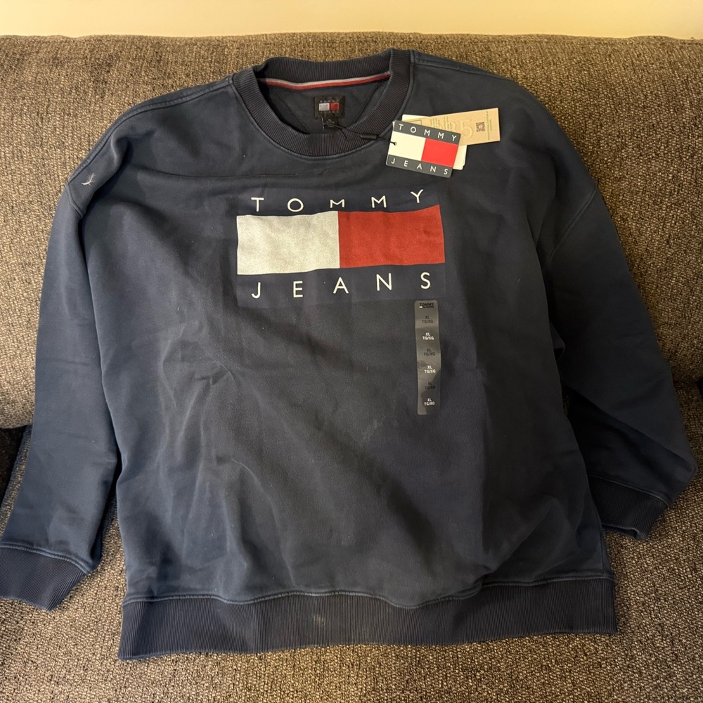Tommy Hilfiger Men's Navy Blue Crewneck Sweatshirt NWT